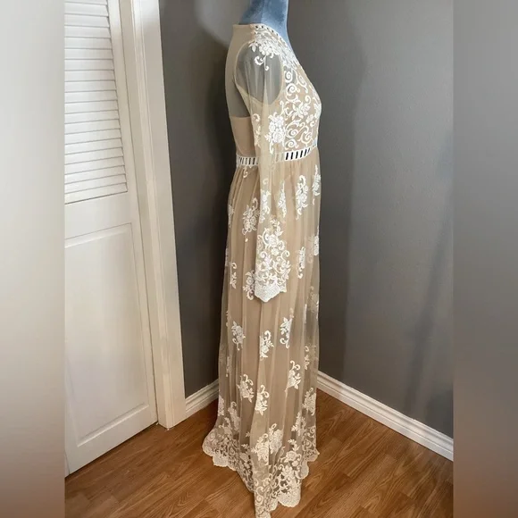 NWT Forever 21 Embroidered Lace Dress Size S - Picture 7 of 13